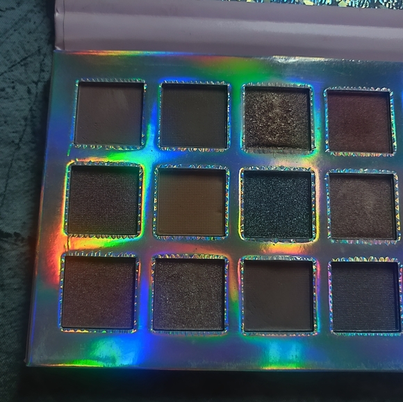 MAX STUDIO Everlasting Eyeshadow Palette - Picture 3 of 5
